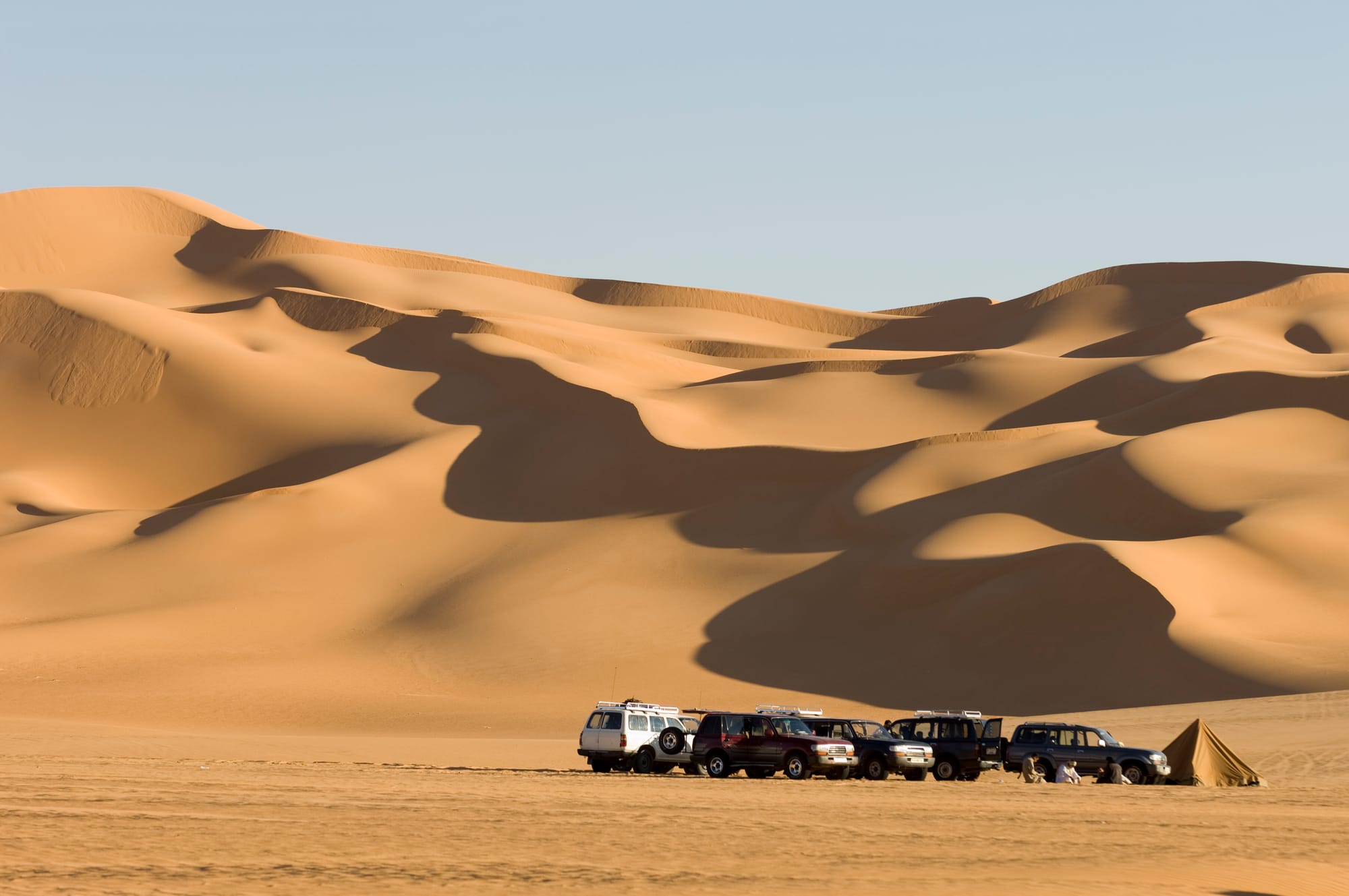 caravan-of-offroad-vehicles-at-rest-in-the-expansi-2025-04-03-18-42-09-utc.jpg